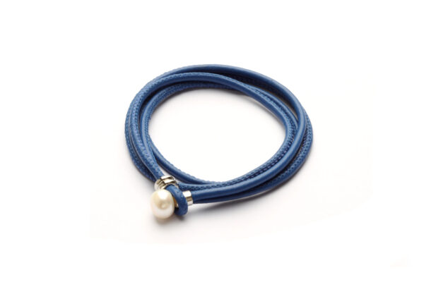 Lederwickelarmband mit Perle, blau