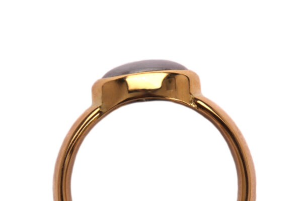 Ring aus Rosegold mit Sternsaphir