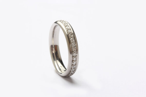 Ring in Platin mit Diamanten